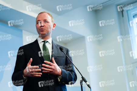 Pressekonferenz des Bundesministers der Verteidigung in Berlin