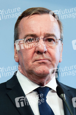 Pressekonferenz des Bundesministers der Verteidigung in Berlin