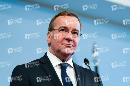 Pressekonferenz des Bundesministers der Verteidigung in Berlin