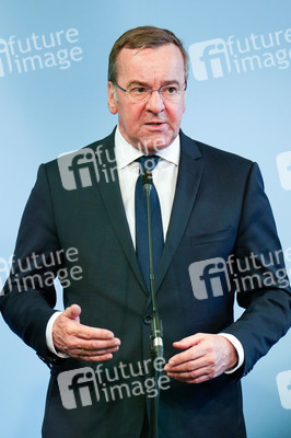 Pressekonferenz des Bundesministers der Verteidigung in Berlin