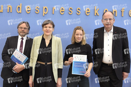 Bundespressekonferenz Zukunftsinvestitionen in Berlin