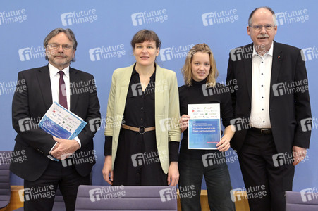 Bundespressekonferenz Zukunftsinvestitionen in Berlin
