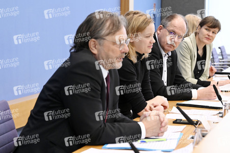 Bundespressekonferenz Zukunftsinvestitionen in Berlin