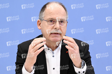 Bundespressekonferenz Zukunftsinvestitionen in Berlin