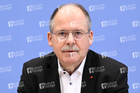 Bundespressekonferenz Zukunftsinvestitionen in Berlin