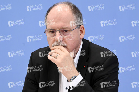 Bundespressekonferenz Zukunftsinvestitionen in Berlin