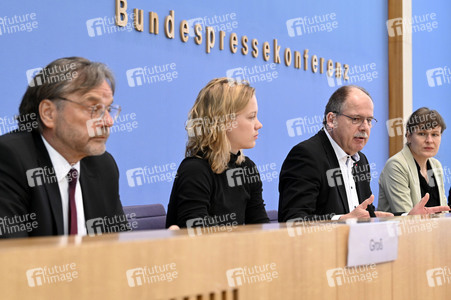Bundespressekonferenz Zukunftsinvestitionen in Berlin
