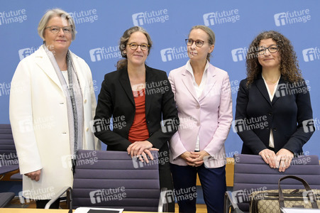 Bundespressekonferenz Abschlussbericht der Kommission zur reproduktiven Selbstbestimmung und Fortpflanzungsmedizin in Berlin