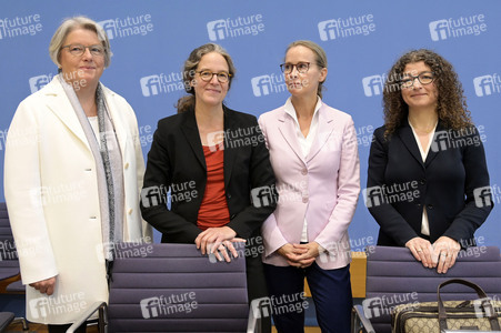 Bundespressekonferenz Abschlussbericht der Kommission zur reproduktiven Selbstbestimmung und Fortpflanzungsmedizin in Berlin