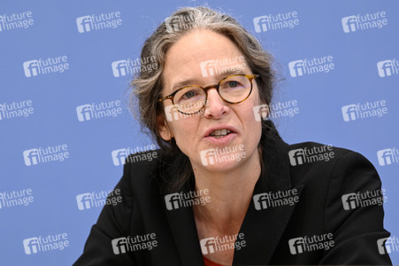 Bundespressekonferenz Abschlussbericht der Kommission zur reproduktiven Selbstbestimmung und Fortpflanzungsmedizin in Berlin