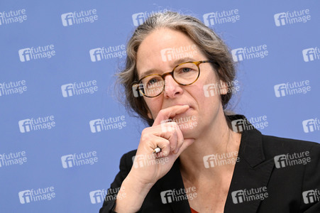 Bundespressekonferenz Abschlussbericht der Kommission zur reproduktiven Selbstbestimmung und Fortpflanzungsmedizin in Berlin