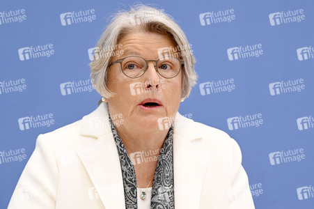 Bundespressekonferenz Abschlussbericht der Kommission zur reproduktiven Selbstbestimmung und Fortpflanzungsmedizin in Berlin