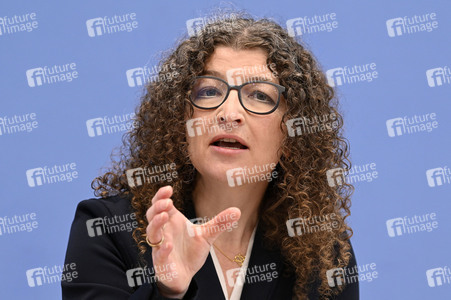 Bundespressekonferenz Abschlussbericht der Kommission zur reproduktiven Selbstbestimmung und Fortpflanzungsmedizin in Berlin