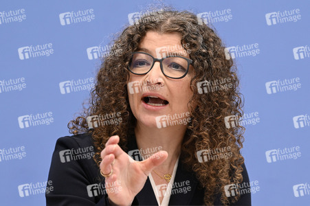Bundespressekonferenz Abschlussbericht der Kommission zur reproduktiven Selbstbestimmung und Fortpflanzungsmedizin in Berlin