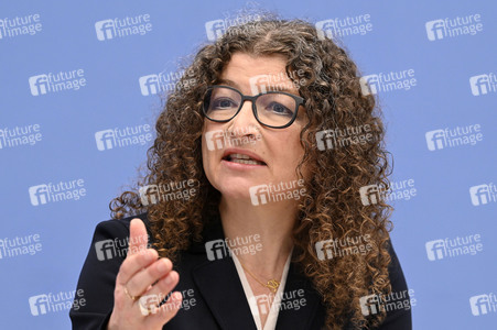 Bundespressekonferenz Abschlussbericht der Kommission zur reproduktiven Selbstbestimmung und Fortpflanzungsmedizin in Berlin