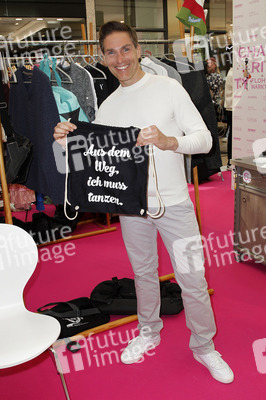 2. Charity-Flohmarkt zugunsten der Tribute to Bambi Stiftung in Hamburg