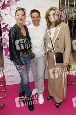 2. Charity-Flohmarkt zugunsten der Tribute to Bambi Stiftung in Hamburg