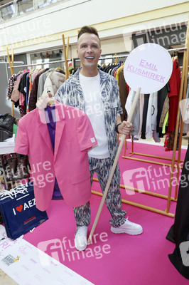 2. Charity-Flohmarkt zugunsten der Tribute to Bambi Stiftung in Hamburg