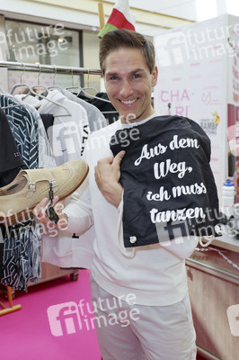 2. Charity-Flohmarkt zugunsten der Tribute to Bambi Stiftung in Hamburg