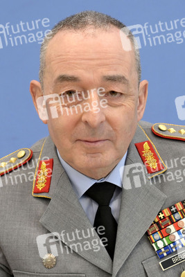Bundespressekonferenz Quadriga - Militärübung für glaubhafte Abschreckung in Berlin