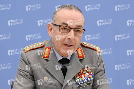 Bundespressekonferenz Quadriga - Militärübung für glaubhafte Abschreckung in Berlin