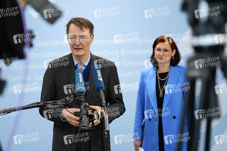 Übergabe der Studie 'Diagnose Diskriminierung' in Berlin