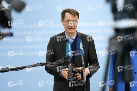 Übergabe der Studie 'Diagnose Diskriminierung' in Berlin