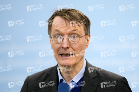 Übergabe der Studie 'Diagnose Diskriminierung' in Berlin