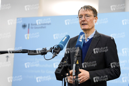 Übergabe der Studie 'Diagnose Diskriminierung' in Berlin