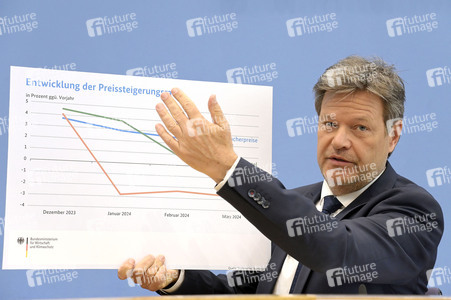 Bundespressekonferenz Frühjahresprojektion der Bundesregierung 2024 in Berlin