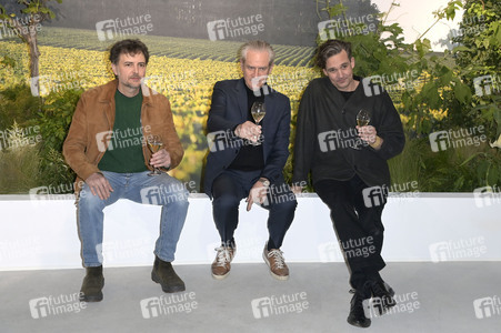 Ausstellungseröffnung Ruinart Maison 1729 Kunst Pop-up am Tacheles in Berlin