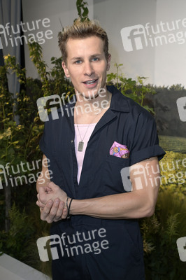 Ausstellungseröffnung Ruinart Maison 1729 Kunst Pop-up am Tacheles in Berlin