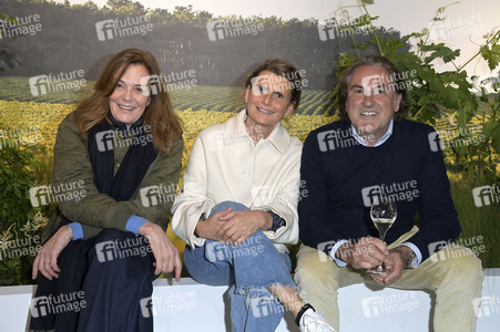 Ausstellungseröffnung Ruinart Maison 1729 Kunst Pop-up am Tacheles in Berlin