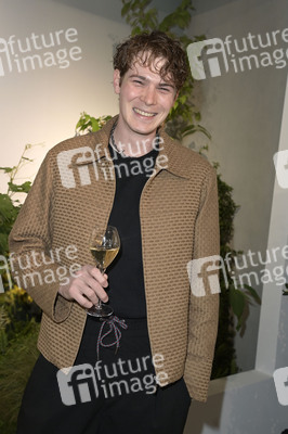 Ausstellungseröffnung Ruinart Maison 1729 Kunst Pop-up am Tacheles in Berlin