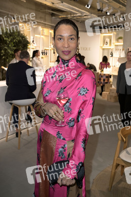 Ausstellungseröffnung Ruinart Maison 1729 Kunst Pop-up am Tacheles in Berlin