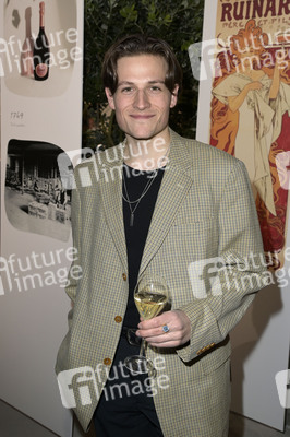 Ausstellungseröffnung Ruinart Maison 1729 Kunst Pop-up am Tacheles in Berlin