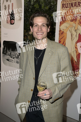 Ausstellungseröffnung Ruinart Maison 1729 Kunst Pop-up am Tacheles in Berlin