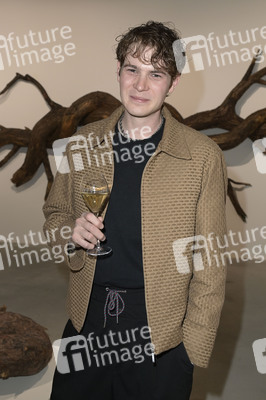 Ausstellungseröffnung Ruinart Maison 1729 Kunst Pop-up am Tacheles in Berlin