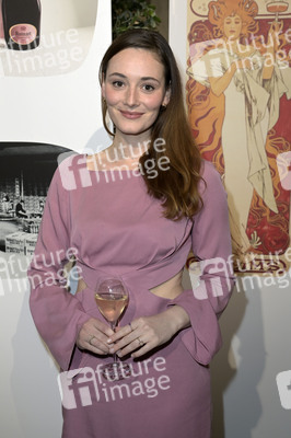 Ausstellungseröffnung Ruinart Maison 1729 Kunst Pop-up am Tacheles in Berlin