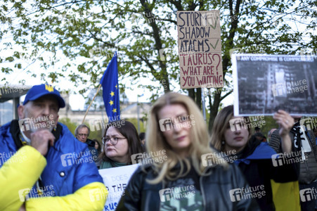 Ukrainer demonstrieren in Berlin