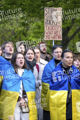 Ukrainer demonstrieren in Berlin