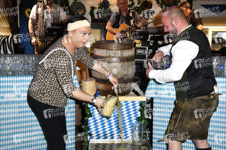 Maibockanstich im Hofbräu Wirtshaus Berlin