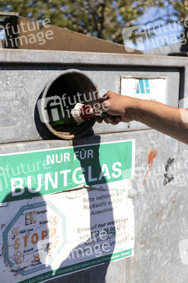 Symbolfoto Altglascontainer