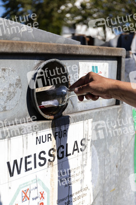 Symbolfoto Altglascontainer