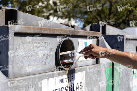 Symbolfoto Altglascontainer
