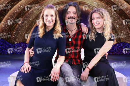 Besuch von Stefanie Hertel mit Familie beim Musical 'Hercules' in Hamburg