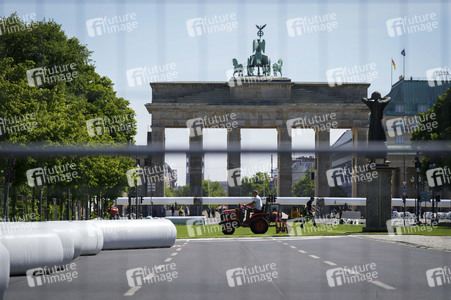 Aufbau der Fan-Zone zur Fußball-Europameisterschaft UEFA EURO 2024 in Berlin