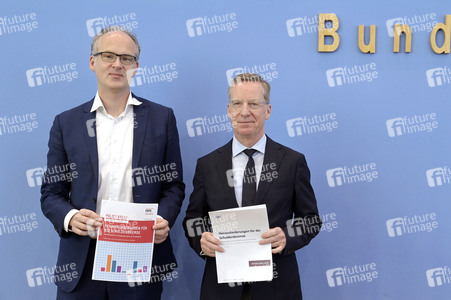 Bundespressekonferenz Vorstellung der Studie: Herausforderungen für die Schuldenbremse in Berlin