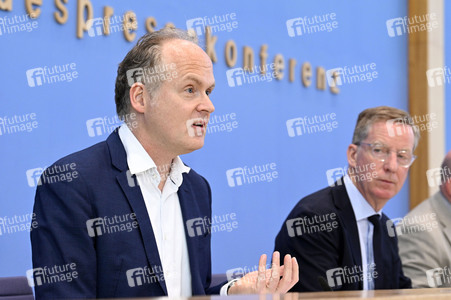 Bundespressekonferenz Vorstellung der Studie: Herausforderungen für die Schuldenbremse in Berlin