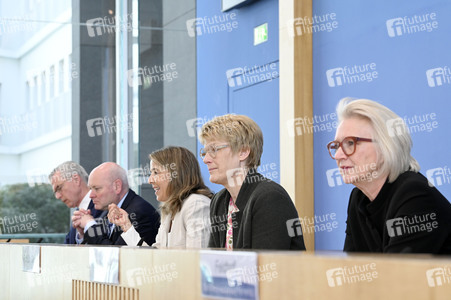 Bundespressekonferenz Vorstellung des Frühjahrsgutachten 2024 in Berlin
